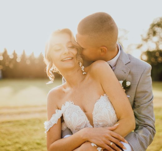 PAULA I ADRIAN / HOTEL AZYL